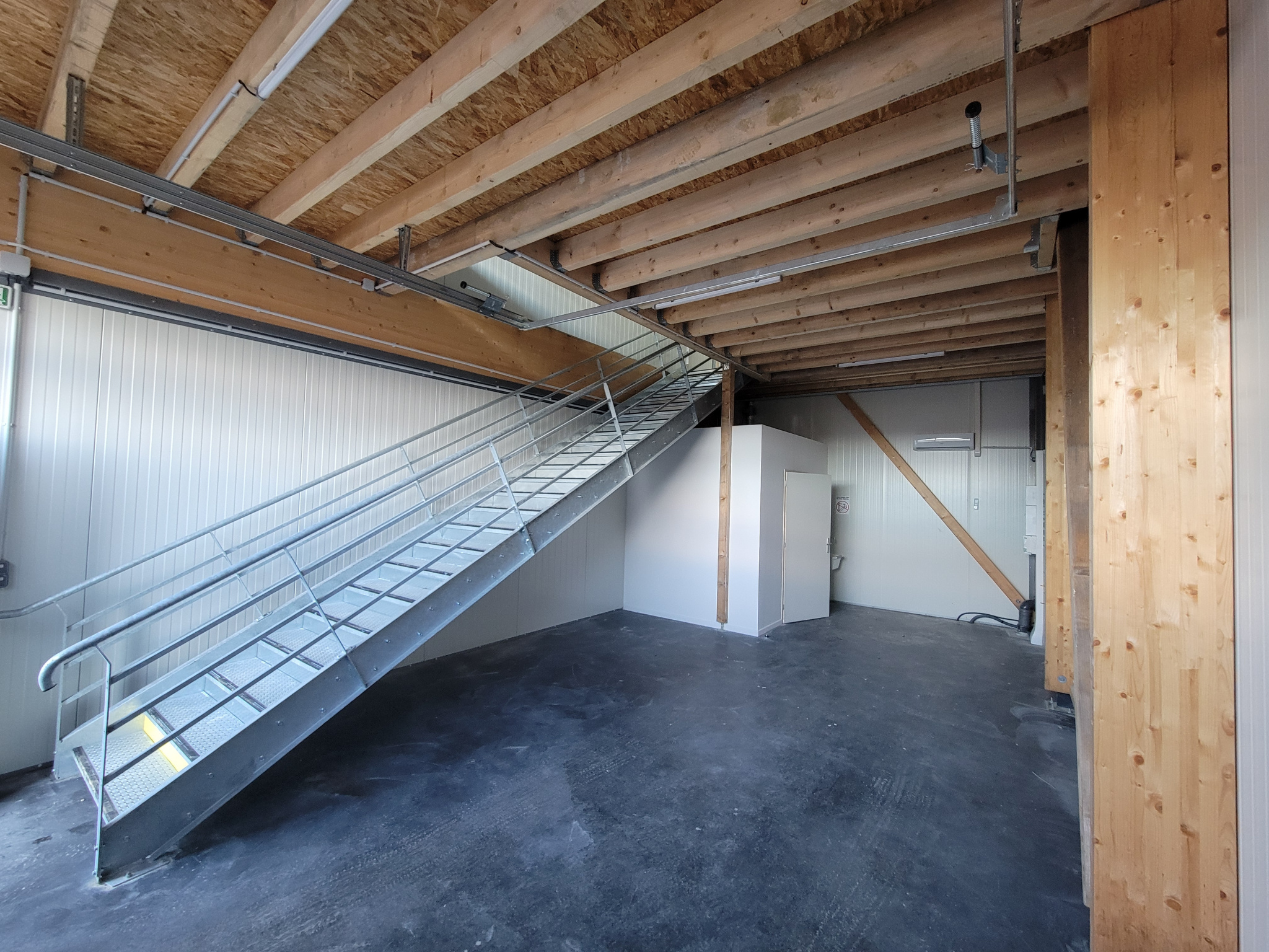 A louer box NEUF de stockage ou d&rsquo;activités