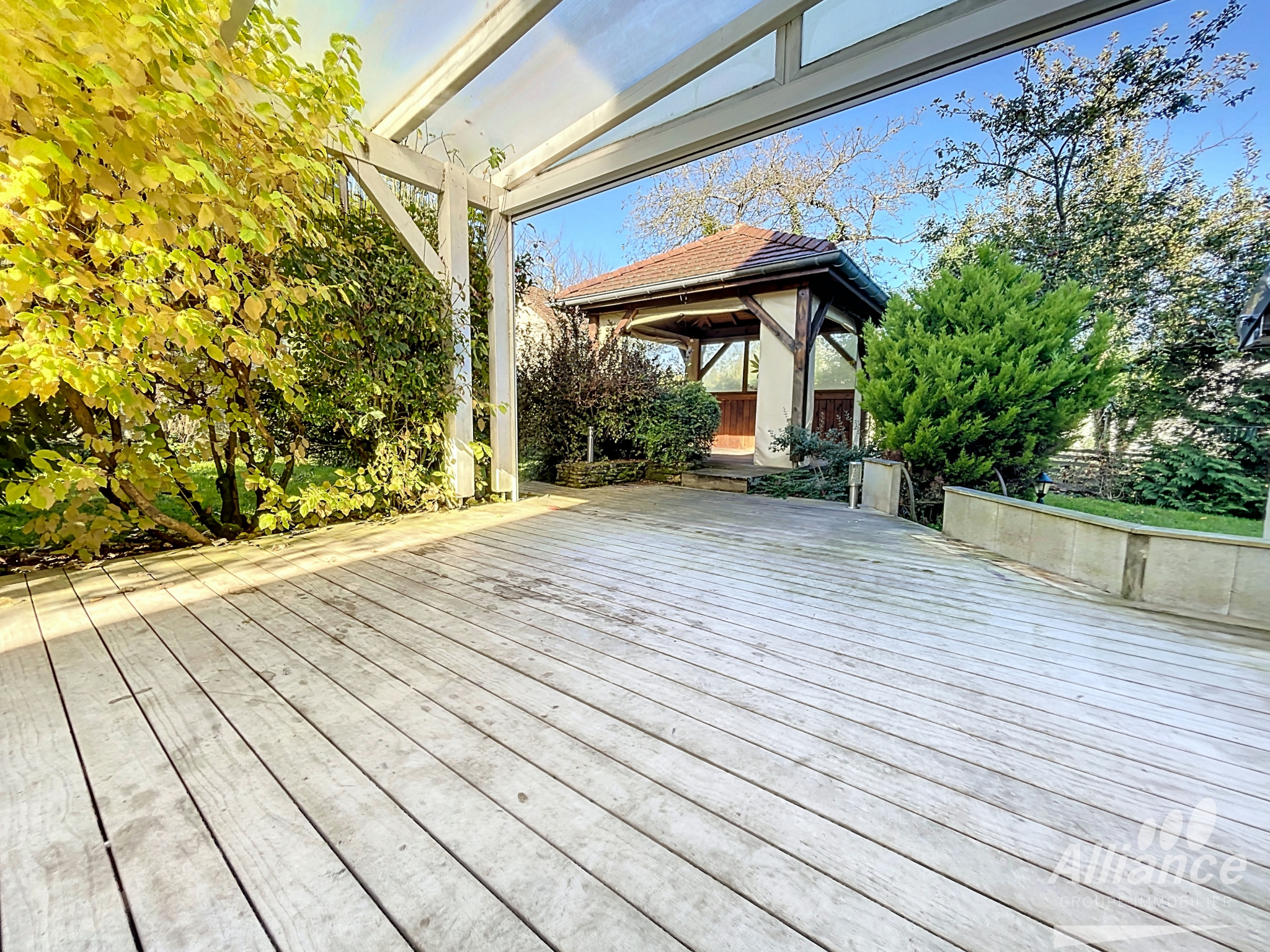 Maison rénovée avec jardin, terrasse et appartement indépend