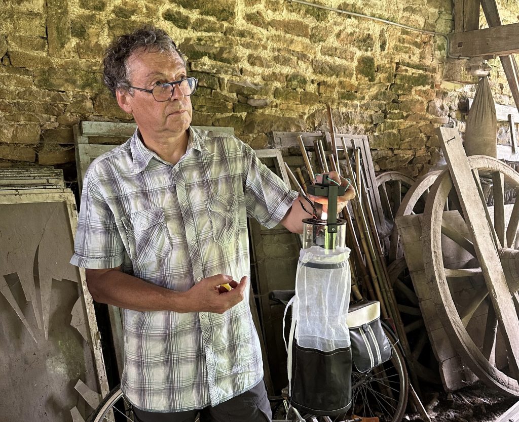 Francis Schaffner, entomologiste, a assuré cette étude pour détecter la présence de phlébotomes, des insectes pouvant transmettre la leishmaniose. | ©ARS BFC  