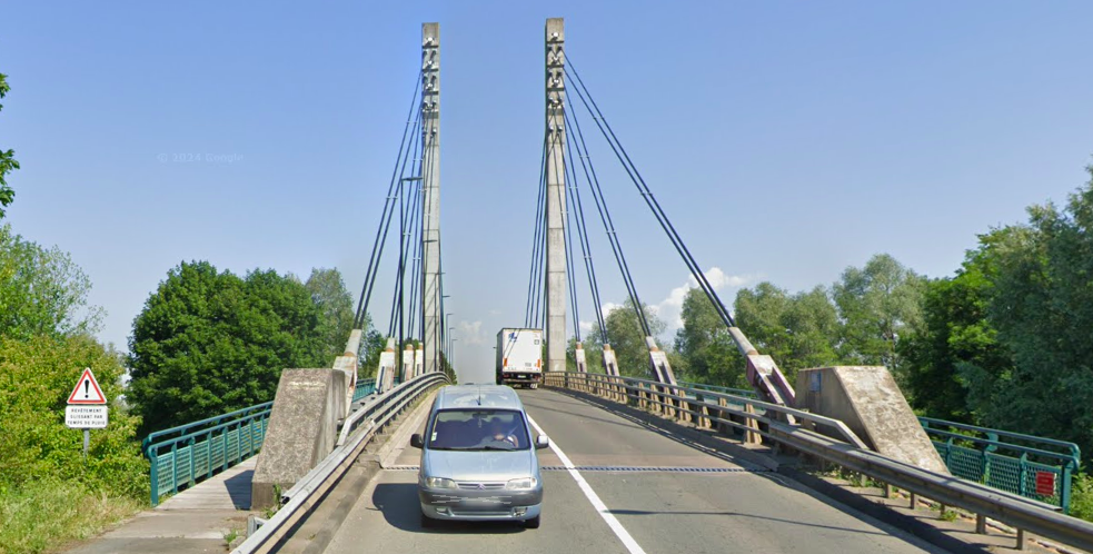 Le pont à haubans d'Étupes, dans le pays de Montbéliard, sur la R.D. 61. | ©Google Street view