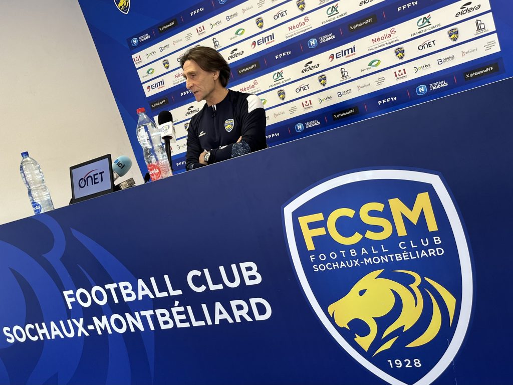 Nouvelle défaite pour le FC Sochaux-Montbéliard de Frédéric Bompard. | Le Trois - © Hugo Gueritaine.