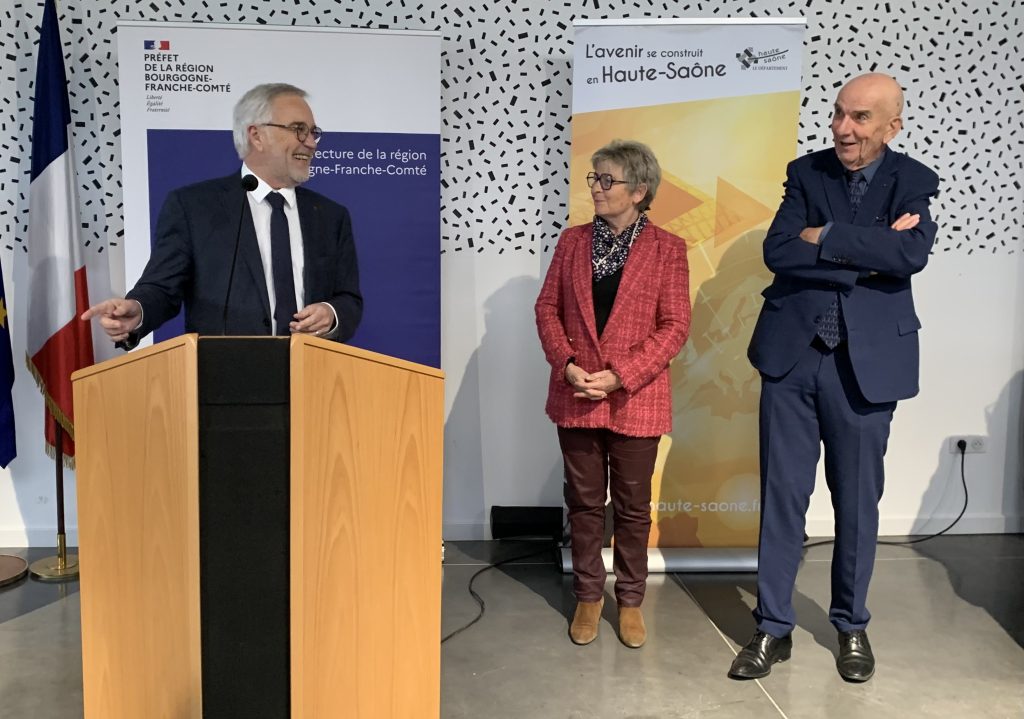 Yves Krattinger (à droite) lors de l'ouverture des travaux de la RN19, accompagné de Marie-Guite Dufay, présidente de Région et François Rebsamen, ex maire de Dijon, ministre  ministre de l’Aménagement du territoire et de la Décentralisation. | ©Le Trois - E.C. 