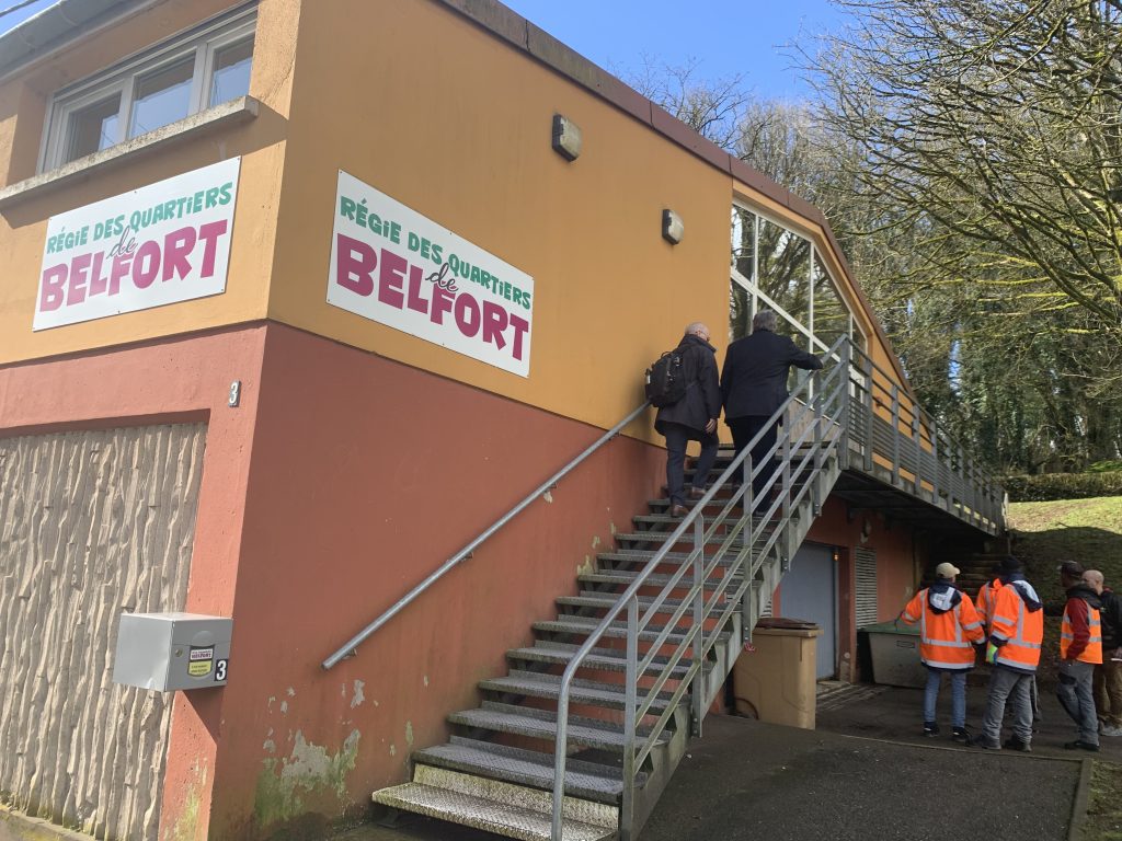 Le siège de la Régie des quartiers de Belfort, aux Glacis, rue Parant. | ©Le Trois – Thibault Quartier