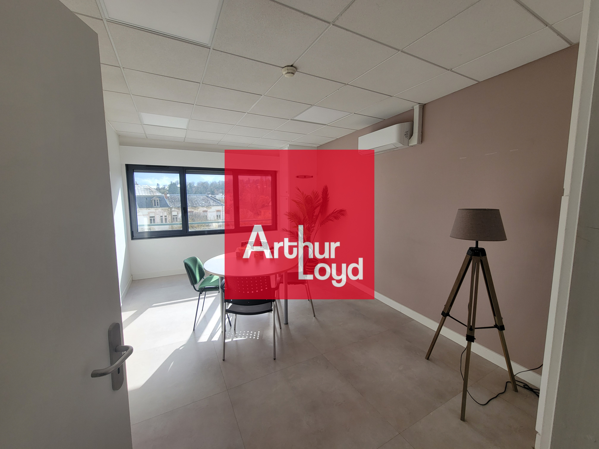 Bureaux spacieux à louer à 5 min du centre ville de Montbéli