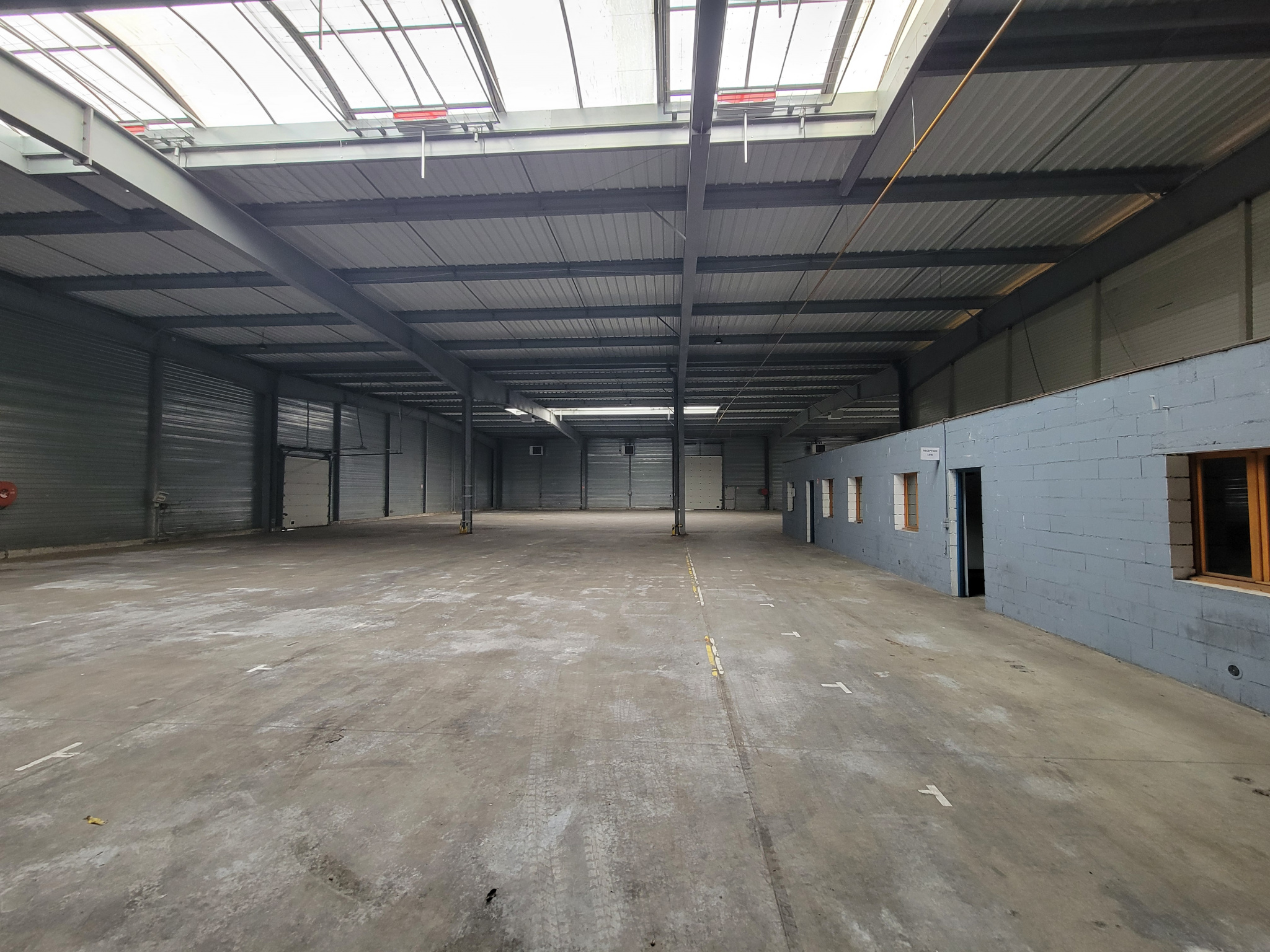 Entrepôt 2 500m2 disponible zone Technoland