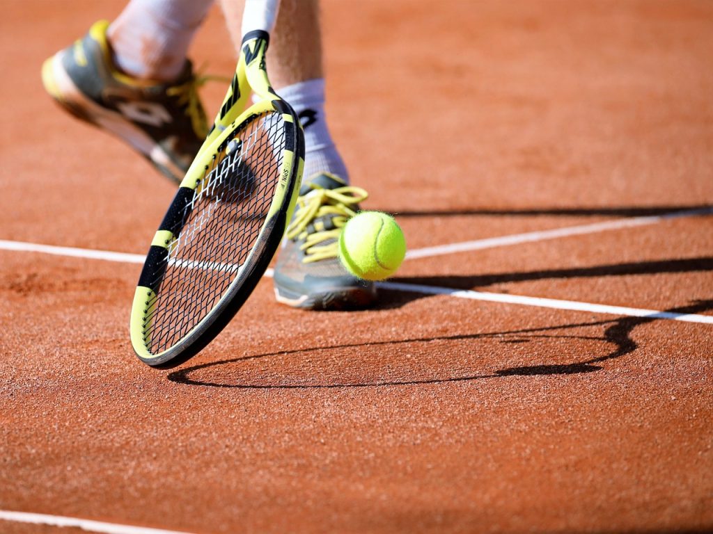 Tennis, fédération française de tennis. | ©Image by hansmarkutt from Pixabay