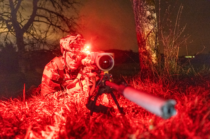 Militaire du détachement d'acquisition dans la profondeur du 1er régiment d'artillerie de Bourogne, lors de l'exercice Diodore 25, en mars 2025. | ©1er RA – Maréchal des logis chef David