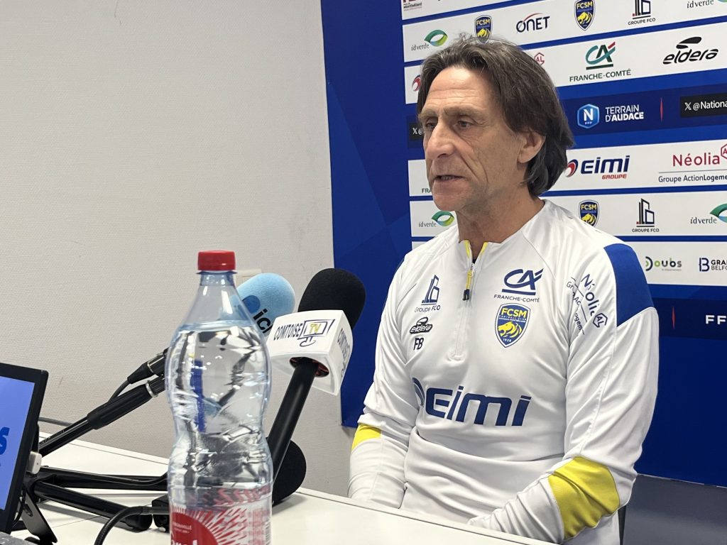 La situation est urgente pour le FC Sochaux de Frédéric Bompard, qui affronte le FC Rouen, le 21 mars. | Le Trois – © Hugo Gueritaine.