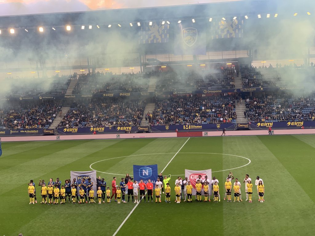 Présentation des équipes lors du match entre le FC Sochaux et Dijon, le 24 avril 2025. | ©Le Trois – Thibault Quartier