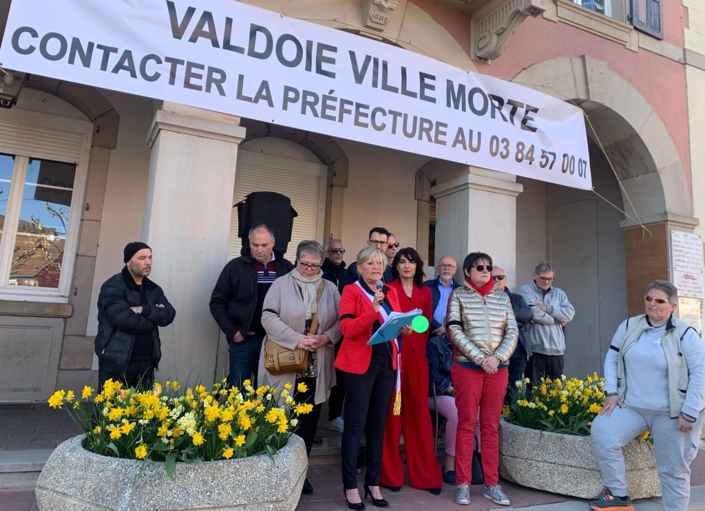 Valdoie s'est déclarée "ville morte" lundi 7 avril 2025 pour dénoncer la baisse des dotations de l'État. | ©Le Trois – Éva Chibane
