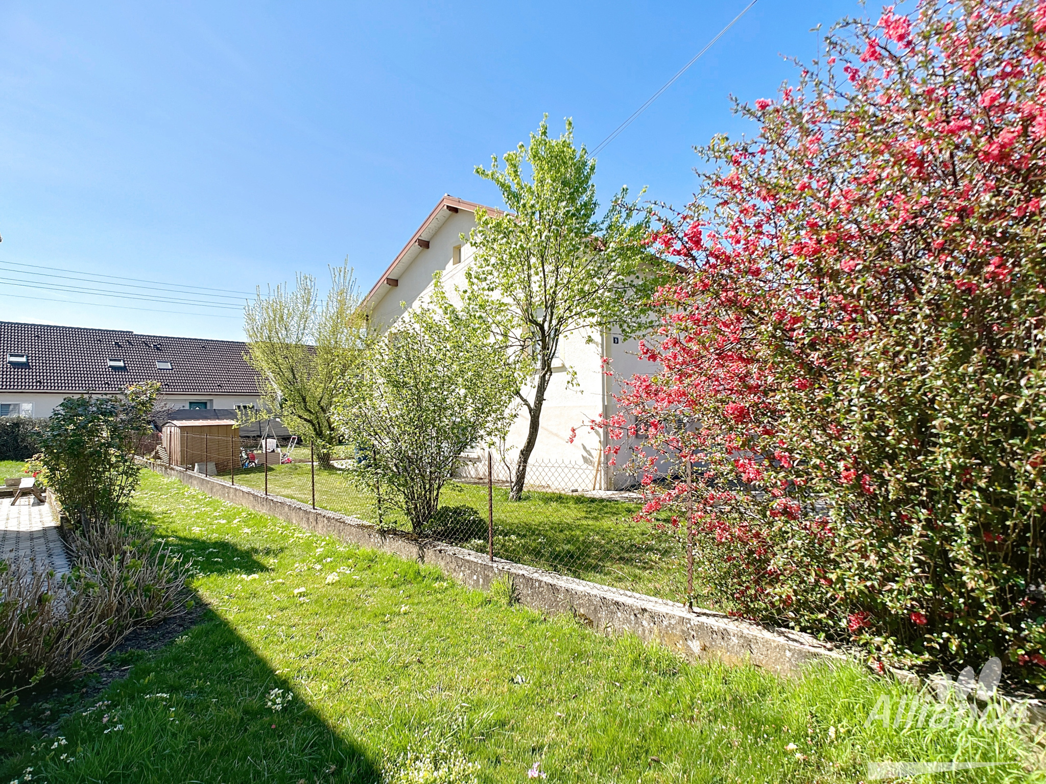 MAISON INDIVIDUELLE 4 CHAMBRES AVEC UN JARDIN.de 600m2.