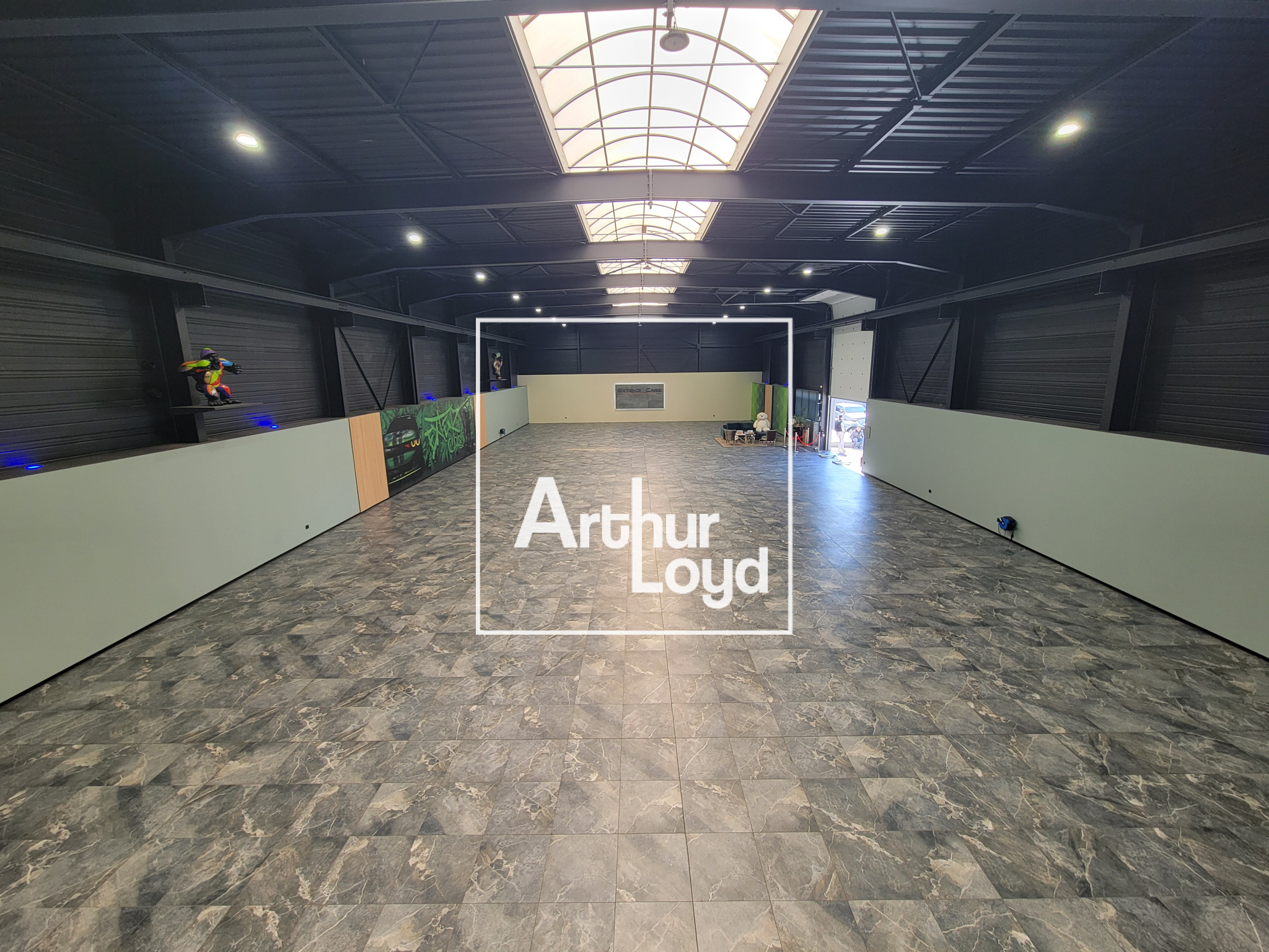 En EXCLU – À LOUER   Entrepôt d&rsquo;Activité Haut de Gamme   Pre