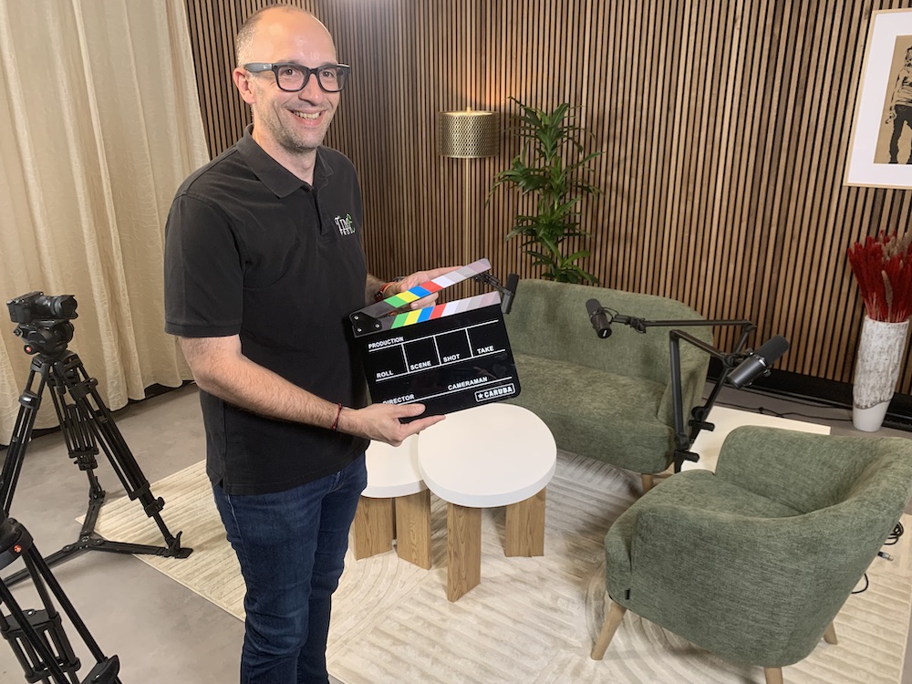 Vincent Jeannerot est le fondateur et le dirigeant de l'agence audiovisuelle Time Prod, à Belfort. Il propose un studio de podcast vidéo et audio.