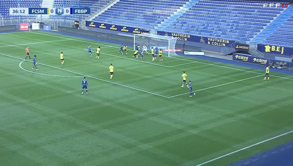 L’ouverture du score de Laspalles sur corner pour Bourg-Péronnas. | Le Trois - © Capture d’écran FFFTV.