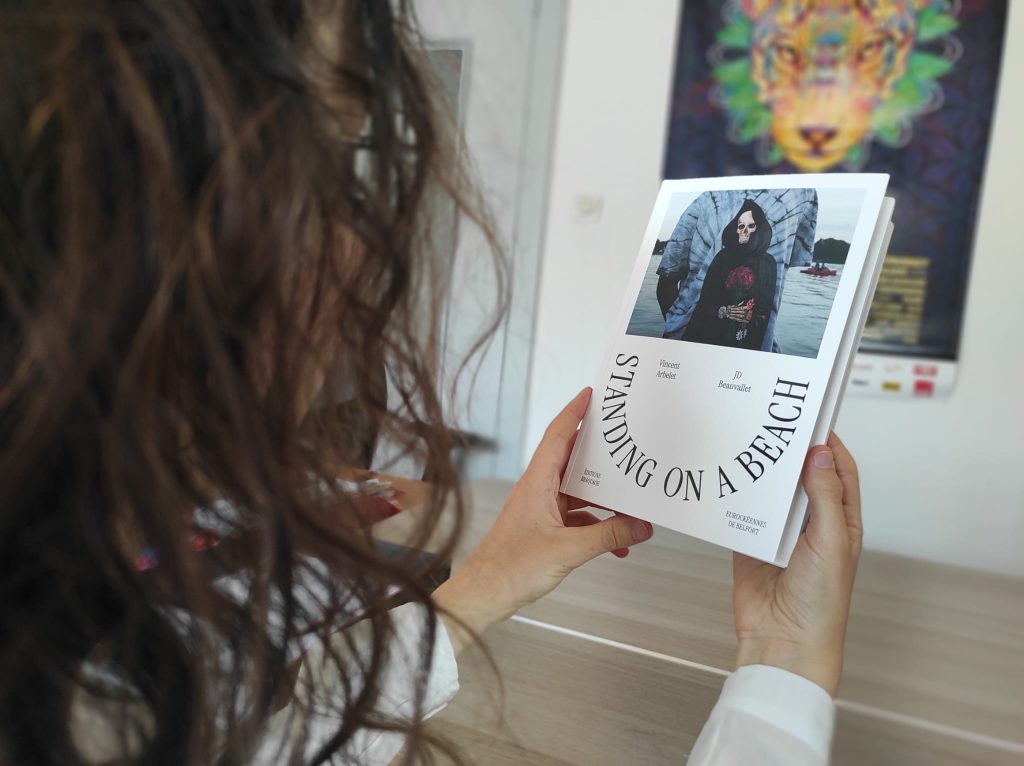 Le livre Standing on the beach, commandé par les Eurockéennes. | ©Le Trois - E.C. 