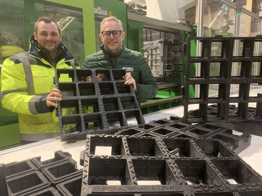 Mickaël Janot, responsable de l'usine Purple Alternative Surface d'Héricourt, et Pierre Quinonero, directeur général.