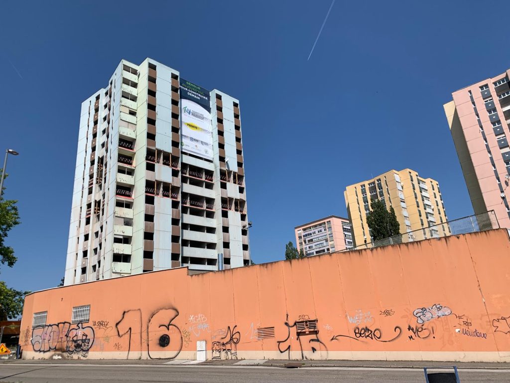 La tour du 8 rue de Budapest sera détruite le 2 juillet à 11h. | ©Le Trois - E.C. 