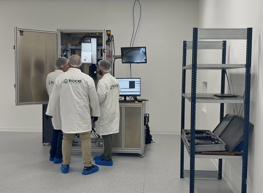 Salle blanche où sont fabriquées les plaques bipolaires des piles à combustible d'Inocel, dans l'usine de Belfort.