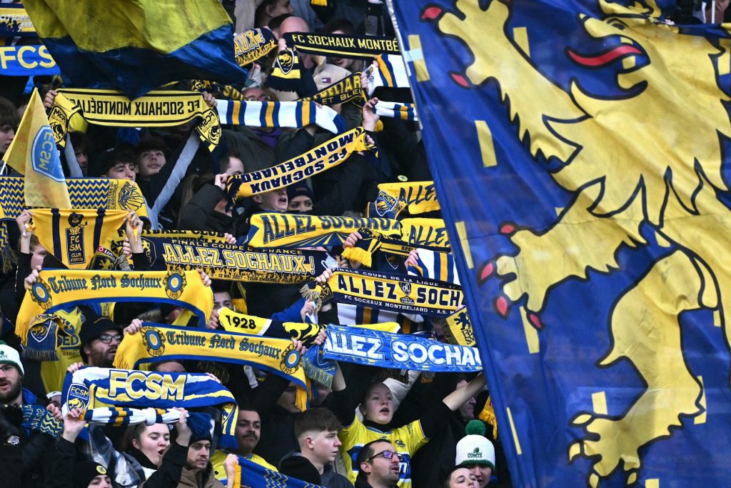 Supporters du FC Sochaux-Montbéliard, en janvier 2024, lors du 32e de finale de Coupe de France, contre le Stade de Reims, au stade Bonal à Sochaux.