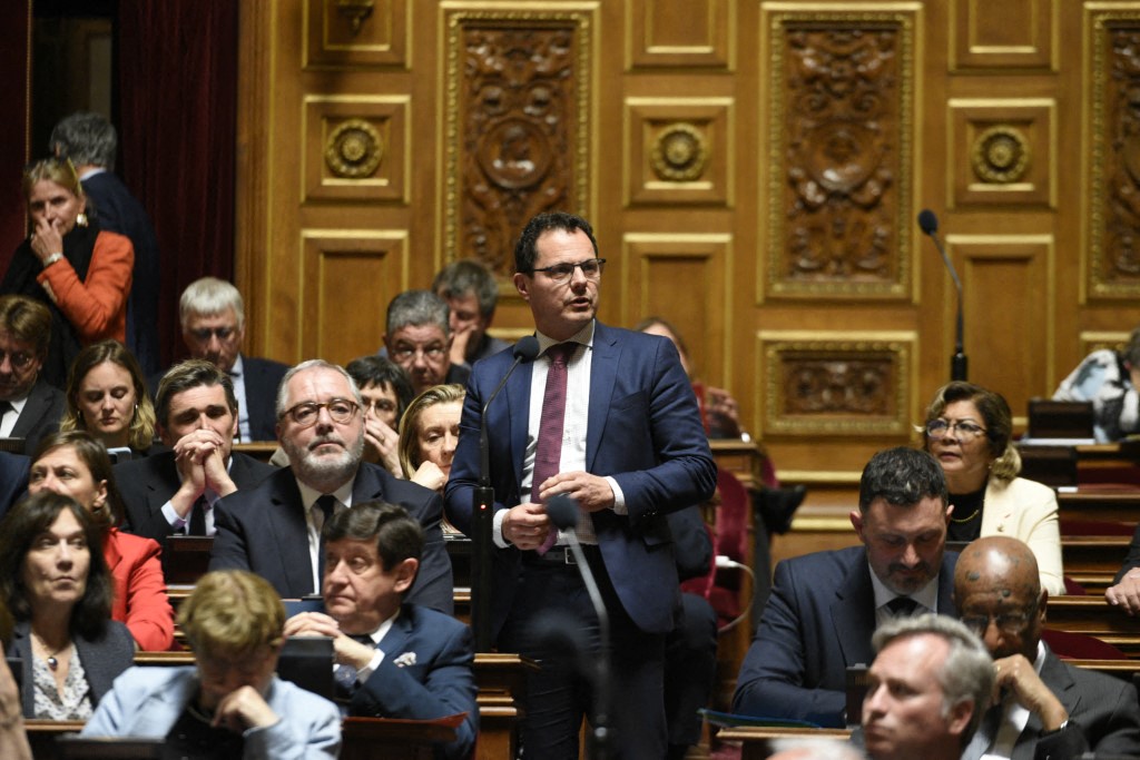 Le sénateur Jerome Durain, dans l'hémicycle du Sénat, le mai 2024.