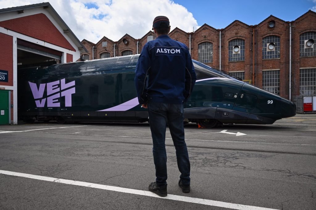 Le concurrent de la SNCF Velvet, sur les lignes Atlantique, dévoile la livrée de son TGV, dans l'usine Alstom de Belfort.