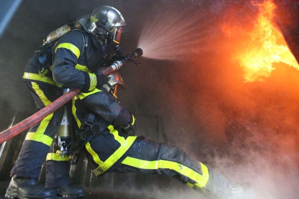 Le Système R-O , développé par Olivier Rognon, permet d'évacuer une victime tout en ayant les mains libres.