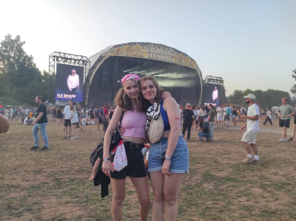 Fanny Besaut et Eléna Roedel viennent aux Eurocks ensemble depuis trois ans. | ©Le Trois - Loéva Claverie 