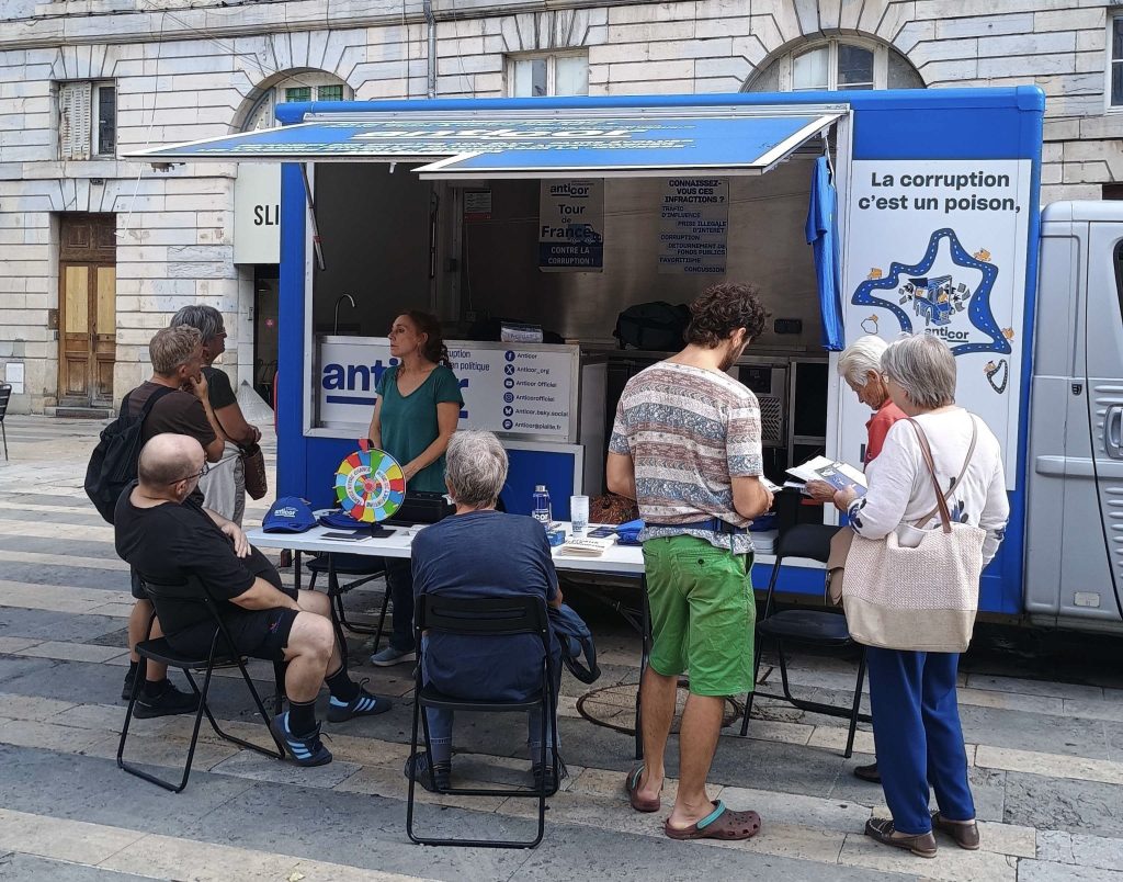 Anticor fait étape à Belfort et Giromagny. | ©Anticor