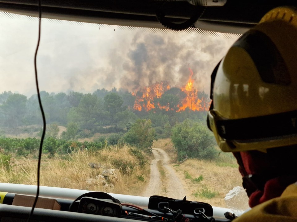 Le feu, dans l'Aude, vu d'un camion de la colonne Alpha Est. | ©Francis Erard
