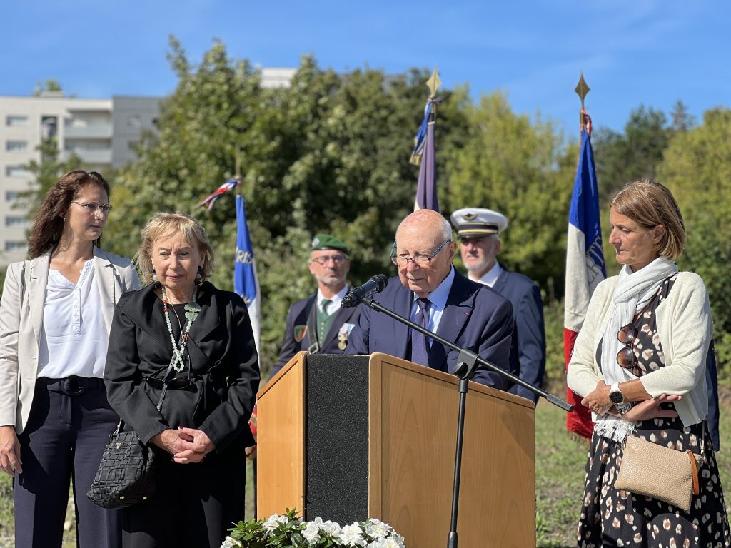 La mairie de Montbéliard a inauguré l'impasse Pierre-Michel Khan, en présence de l'intéressé. Un événement rare.