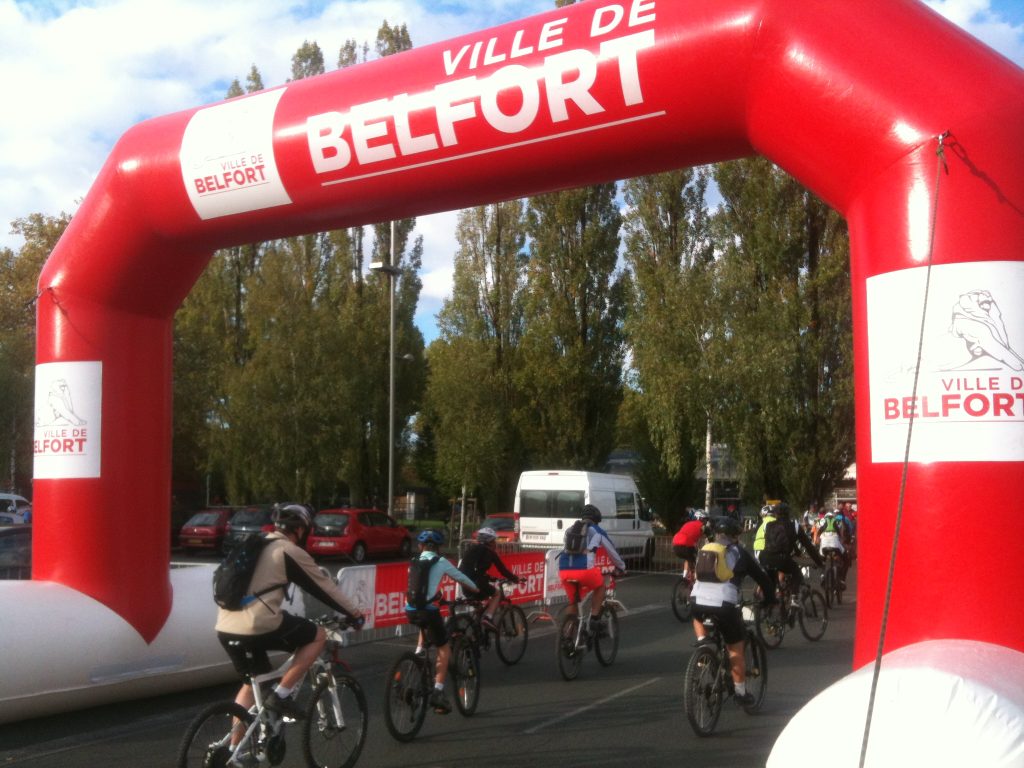 Le départ de la TransTerritoire a toujours lieu au Techn'hom à Belfort | © Le Trois archives P.-Y.R.