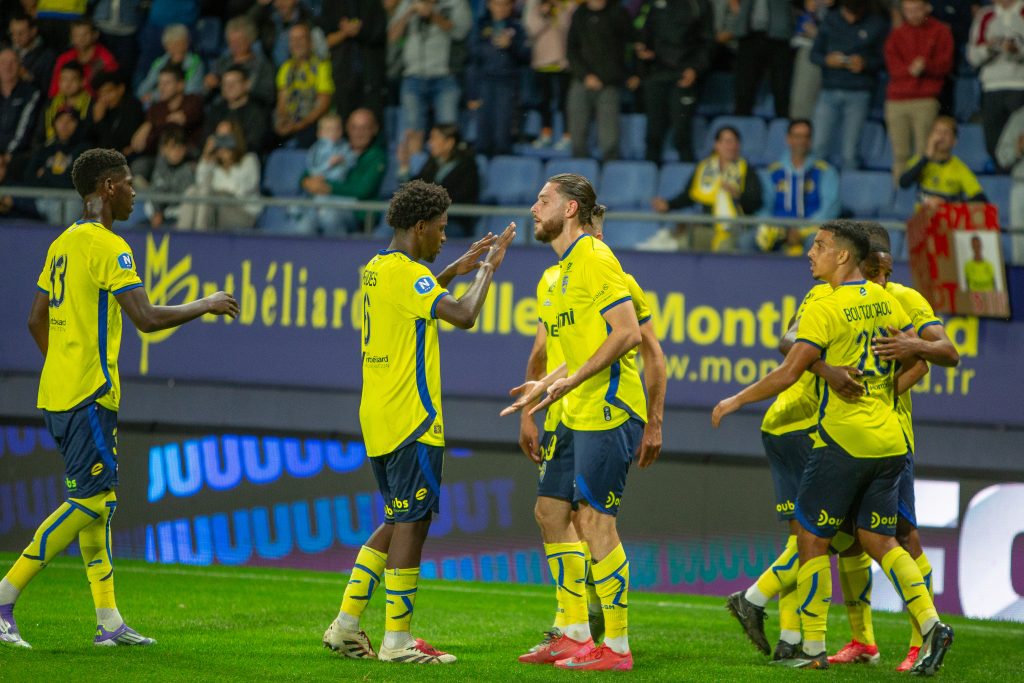 Les joueurs du FC Sochaux-Montbéliard contre le Stade briochin, le 29 août 2025.