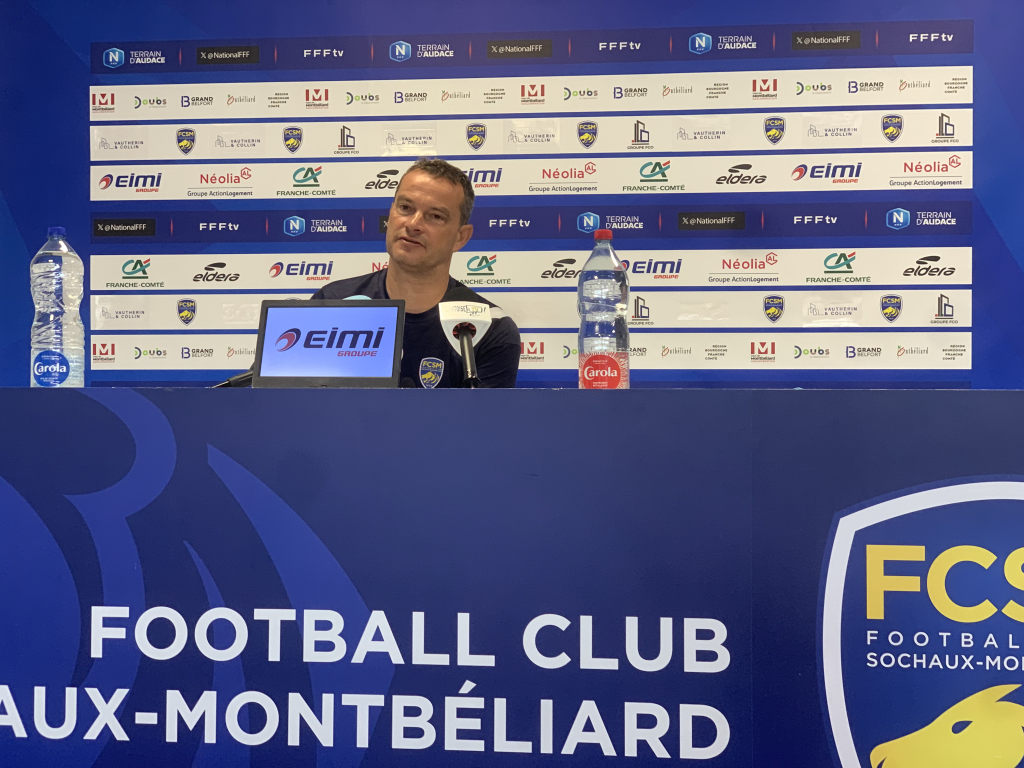 Vincent Hognon, coach du FC Sochaux-Montbéliard, le 4 septembre, en conférence de presse avant le match entre le FCSM et Paris 13 Atletico.