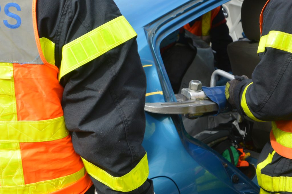 Les étudiants de l'université de technologie de Belfort-Montbéliard ont bénéficié d'une sensibilisation à la sécurité routière, avec des démonstrations des pompiers et des mises en scène avec des cascadeurs, le 5 septembre 2025.