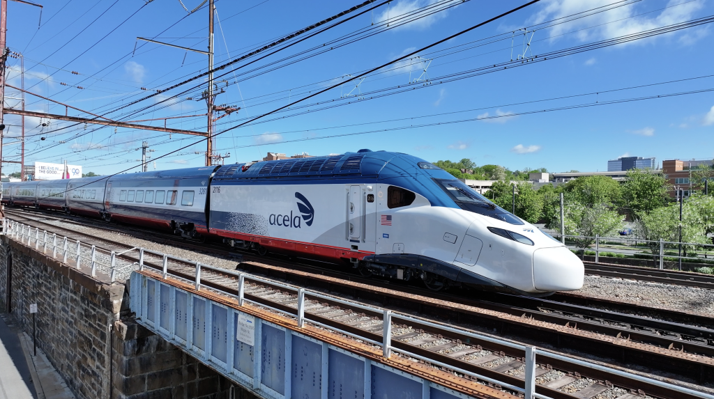 La motrice du nouveau train rapide américain Acela, qui reliera Boston à Washington, a été conçue par Alstom, à Belfort.