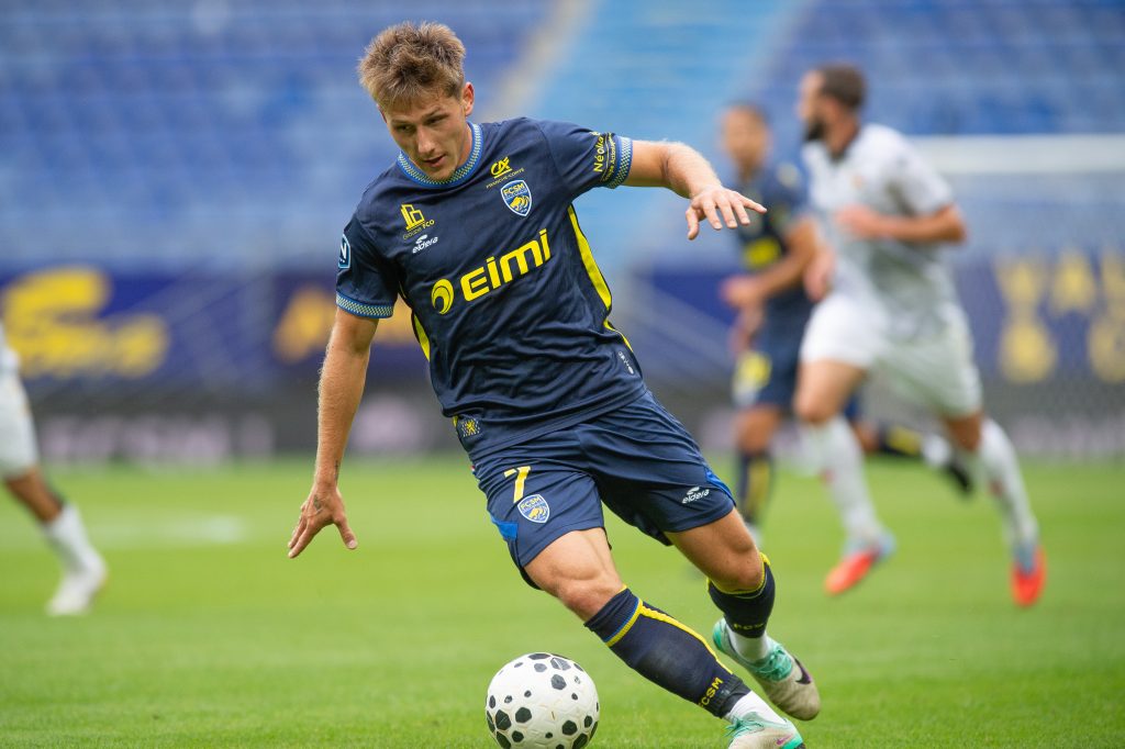 L'attaquant du FC Sochaux-Montbéliard Benjamin Gomel, contre le Red Star, en match amical, le 1er août 2025.