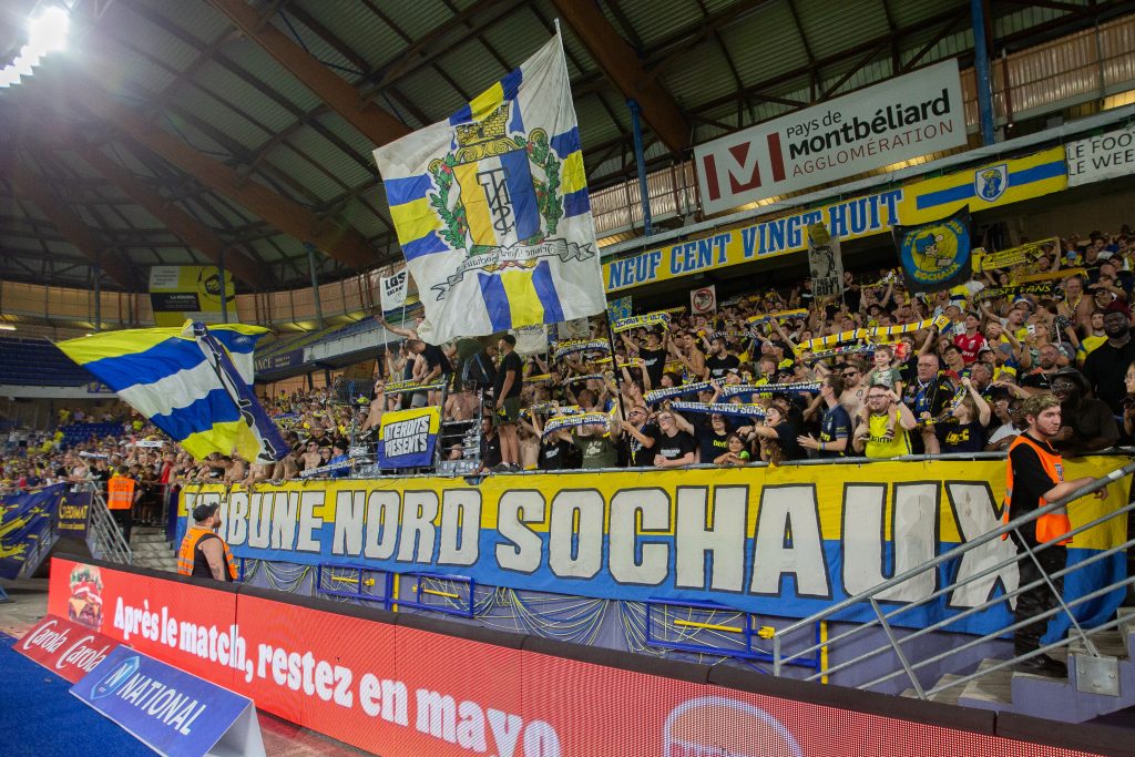 Les supporters de la Tribune Nord Sochaux, le 15 août 2025, contre l'US Orléans.