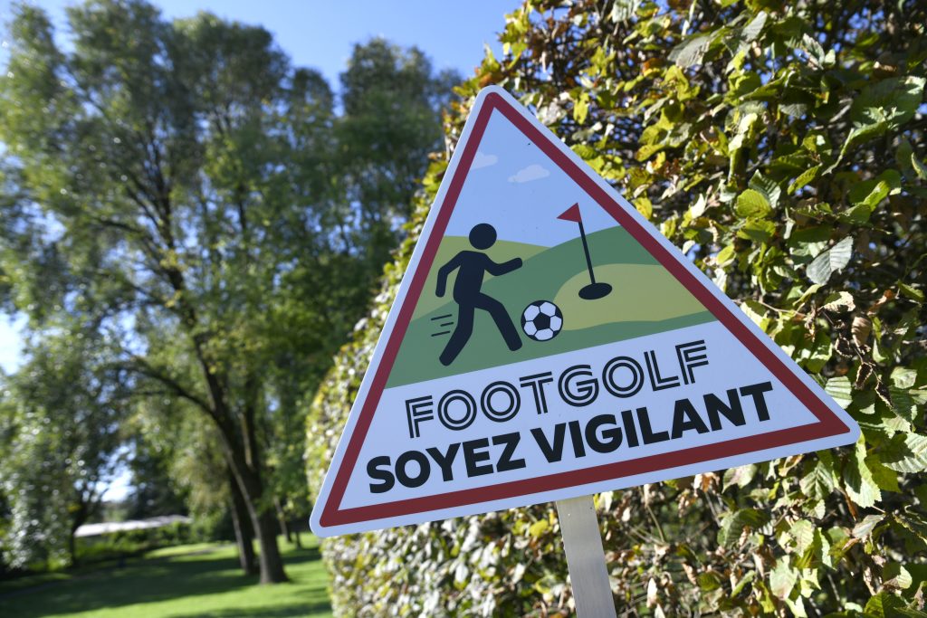 Des panneaux de sensibilisation doivent faciliter la cohabitation des promeneurs et des pratiquants | CD90 - Jean-François Lamy