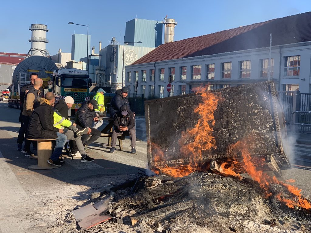 Des ouvriers d'Arabelle solutions ont lancé un piquet de grève le 14 octobre pour contester l'annulation d'une prime.