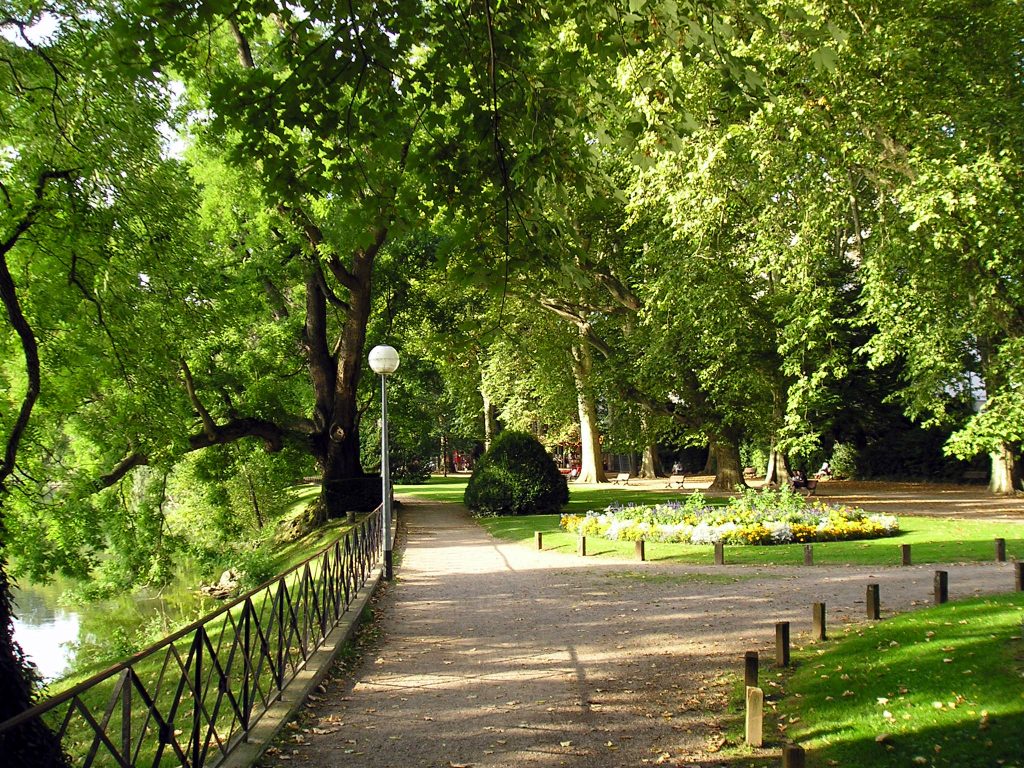 Promenade du parc Micaud, à Besançon.