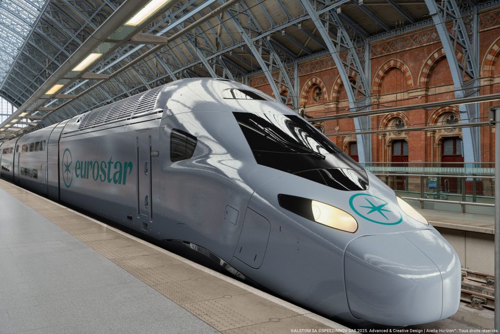 Un train Eurostar Celestia en gare de Paris-Nord, Londres Saint-Pancras ou Bruxelles Midi: image générée par intelligence artificielle. Les couleurs et la livrée ne sont pas définitifs. | ©ALSTOM SA ©SPEEDINNOV SAS 2025. Advanced & Creative Design | Avelia Horizon™