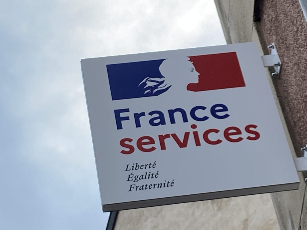 L’enseigne France Service.