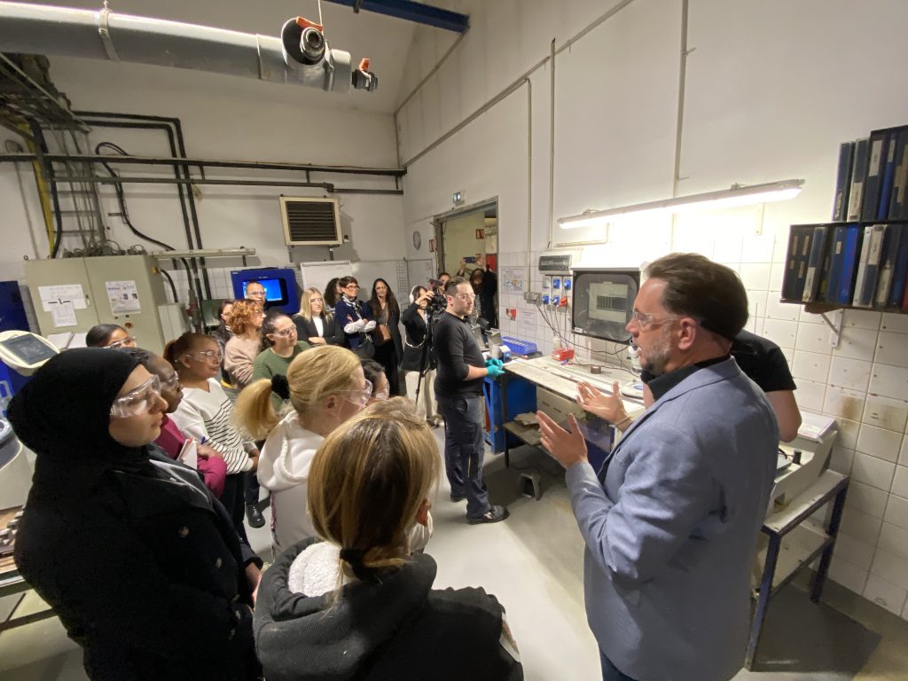 Un groupe de treize chercheuses d’emploi ont visité les ateliers de Milgred dans le cadre de la semaine des métiers de l’industrie.