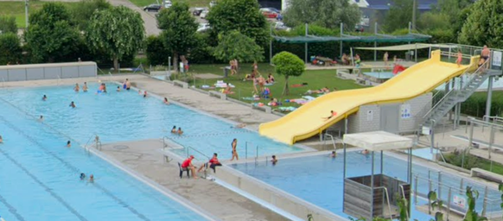 La piscine de plein air de Porrentruy, en République et Canton du Jura.