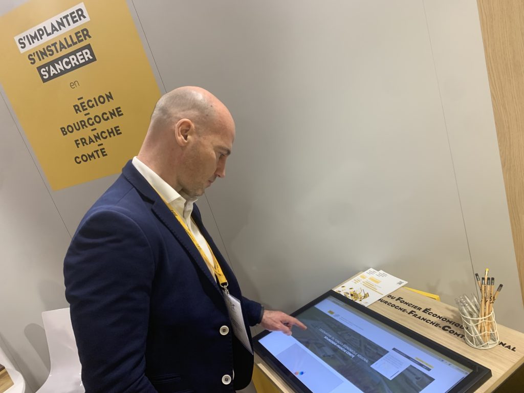 Arnaud Marthey, président de l'agence économique régionale, présente l'observatoire du foncier économique régional BFC.