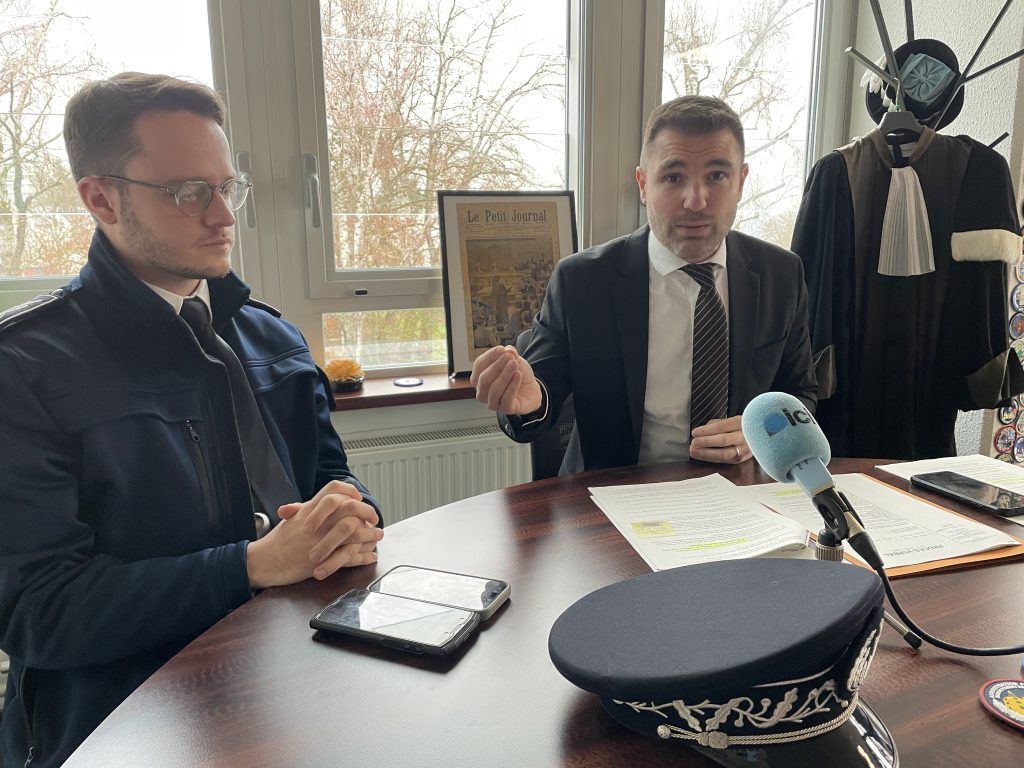 Le commissaire Paul Mangin (à gauche) et le procureur Paul-Edouard Lallois.