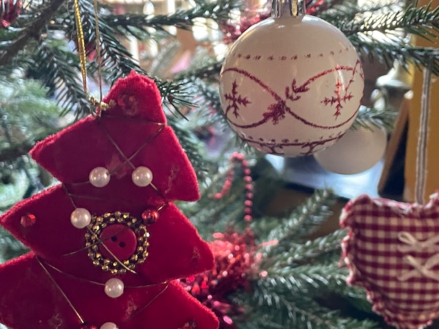 La collecte des sapins est organisée les 6 et 20 janvier 2026.