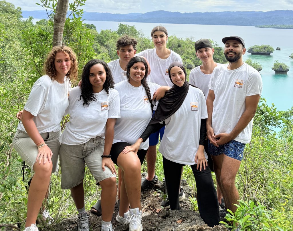 Célia, Sarah, Ilyes, Nizar, Lina et Kym avec leurs accompagnateurs : Lucas Vanitou et Sabrina Basbas.