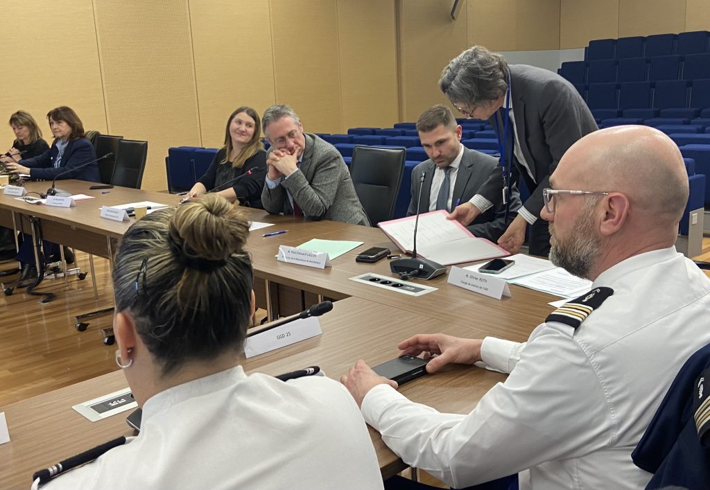 Les différents acteurs signent le protocole de protection des enfants témoins d'homicide.