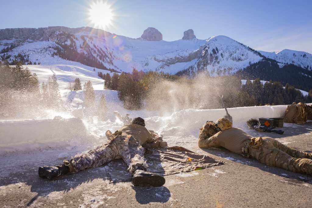 Entraînement du 35e régiment d'infanterie de Belfort, en Suisse, dans la région de l'Hongrin.